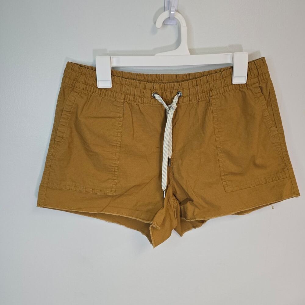 Vuori Vintage Ripstop shorts in a caramel hue, featuring a striped drawstring M
